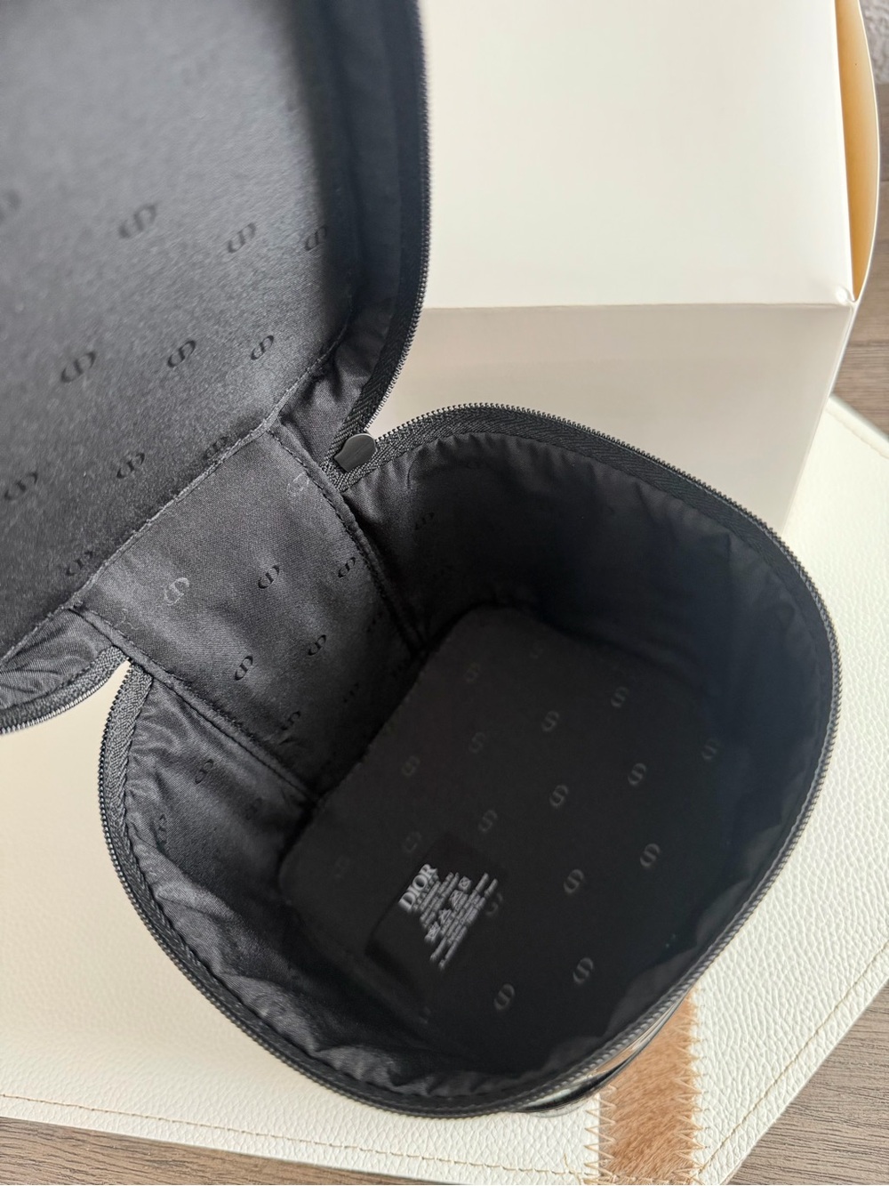 Dior Black Patent Cosmetic Case - Picture 3 of 5